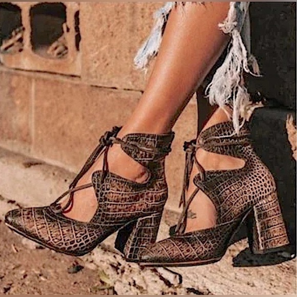 freebird Shoes - Freebird by Steven Joyce Croc-Embossed Lace-Up Block Heeled Pumps Size 7